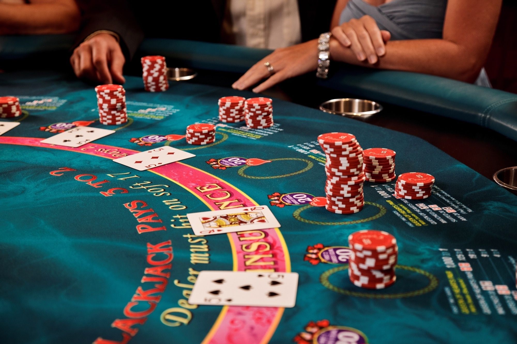 Jak grać w blackjacka: zasady, strategie i sekrety sukcesu - 1